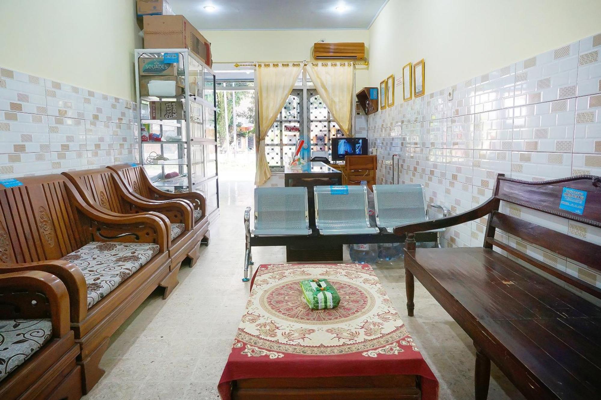 Putih Mulia Homestay Syariah Lumajang Exterior foto