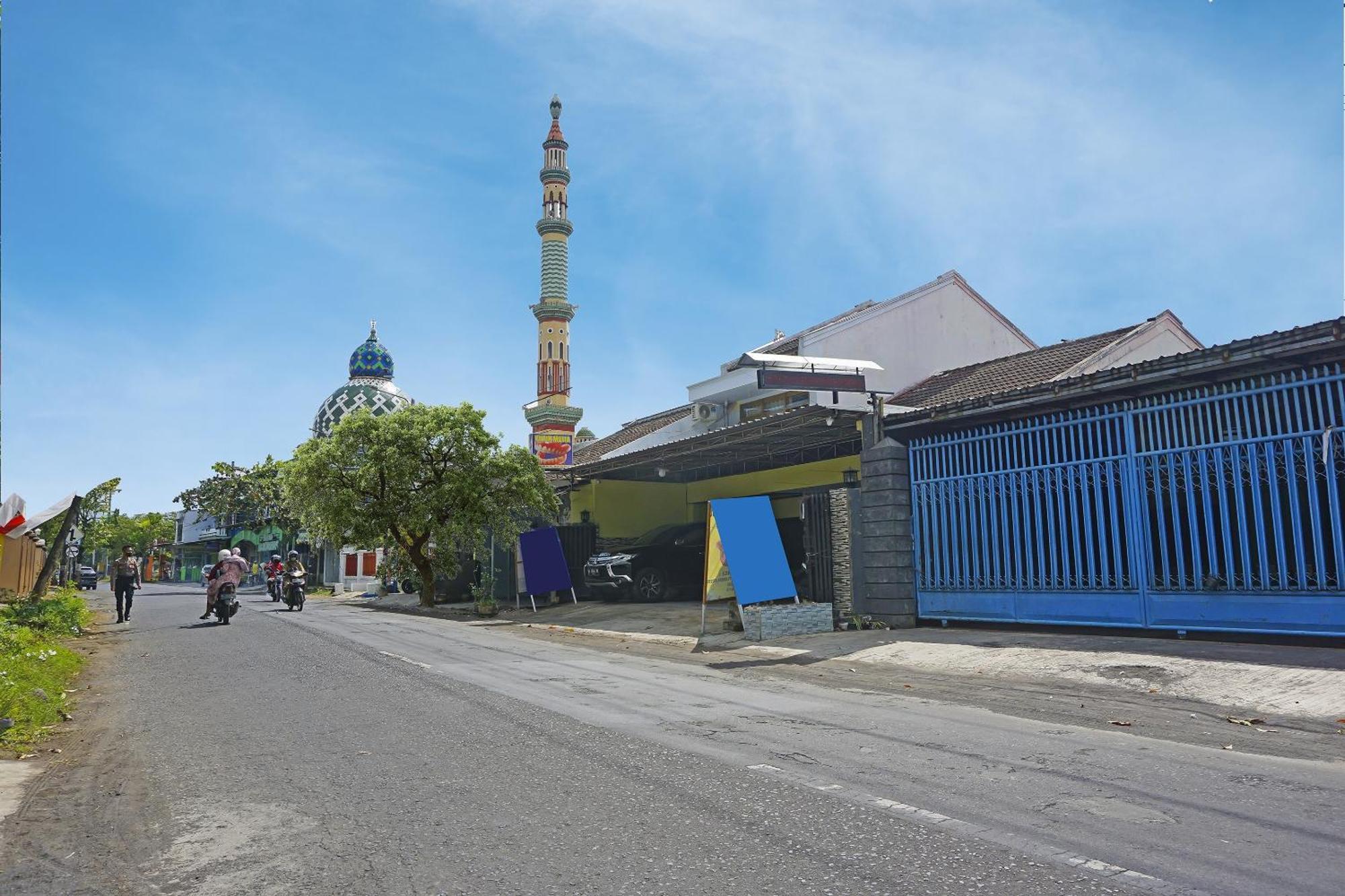 Putih Mulia Homestay Syariah Lumajang Exterior foto