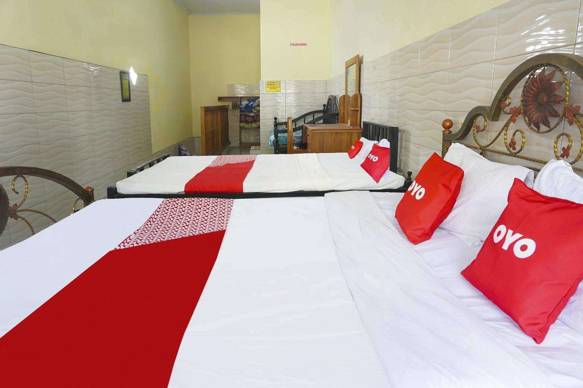 Putih Mulia Homestay Syariah Lumajang Exterior foto